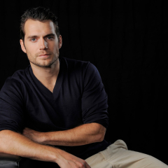 Henry Cavill sarà Sherlock Holmes