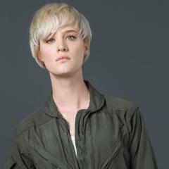 Mackenzie Davis in Blade Runner 2