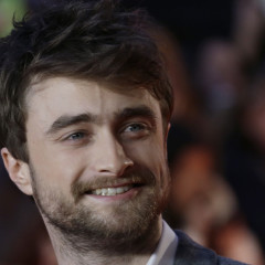 Il “week end con il morto” di Daniel Radcliffe