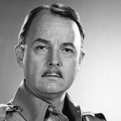 Addio John Hillerman